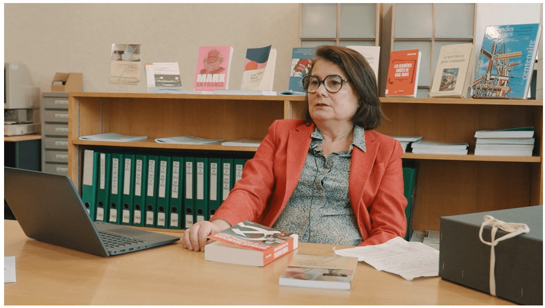 Interview de Sophie Coeuré dans une salle de consultation des archives départementales de Seine-Saint-Denis